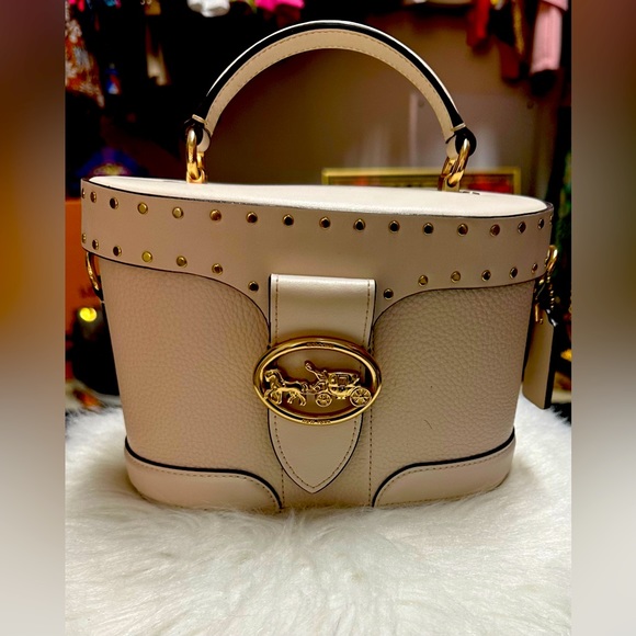 Coach Handbags - Beautiful Coach vanity bag.Gently worn in mint condition, no scratches or scuffs